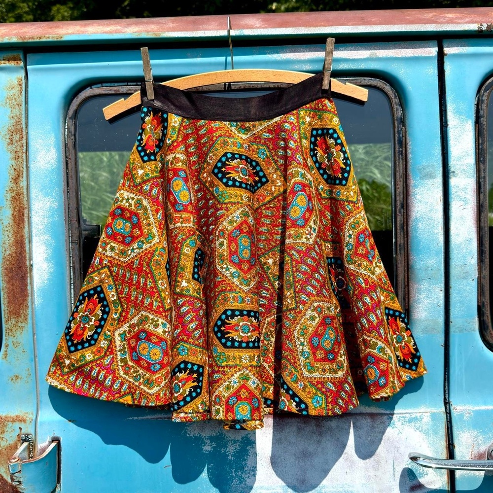 60s psychedelic medallion barkcloth circle mini skirt w/ black grosgrain ribbon